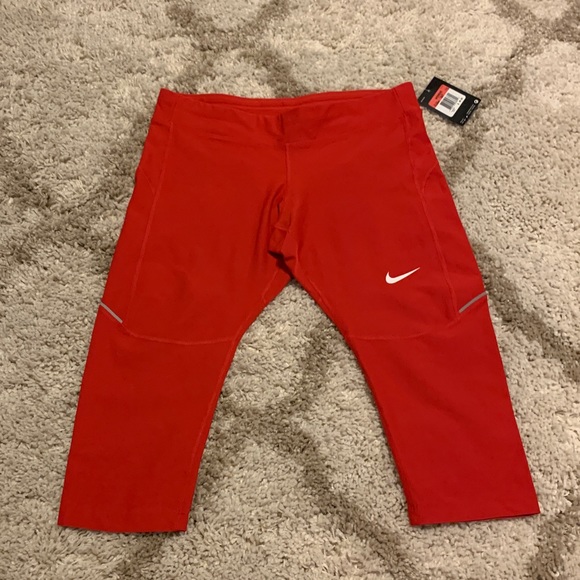 Nike Pants - NWT Nike Women’s Running Capri Tights